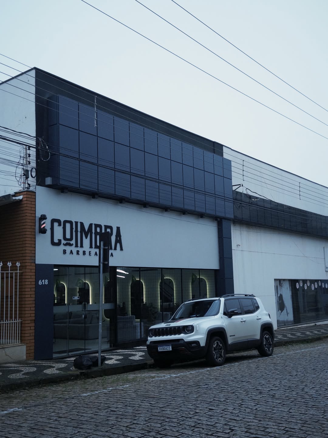 Fachada da Barbearia Coimbra em Araras, SP